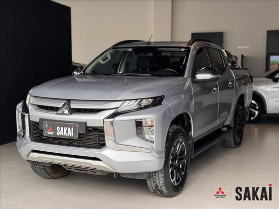 MITSUBISHI L200 TRITON 2.4 16V TURBO DIESEL SPORT HPE CD 4P 4X4 AUTOMÁTICO MITSUBISHI L200 TRITON 2.4 16V TURBO DIESEL SPORT HPE CD 4P 4X4 AUTOMÁTICO